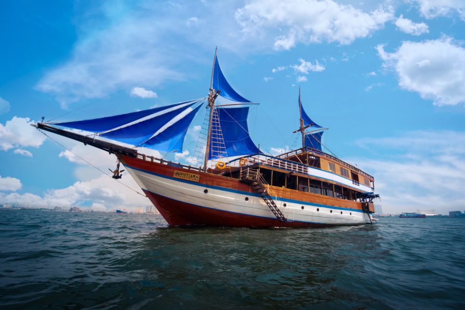 Mutiara Cruise – Kapasitas 24 Orang