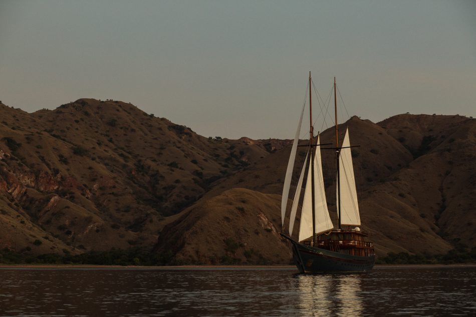 Vela Sailing Yacht Raja Ampat – Kapasitas 14 Orang