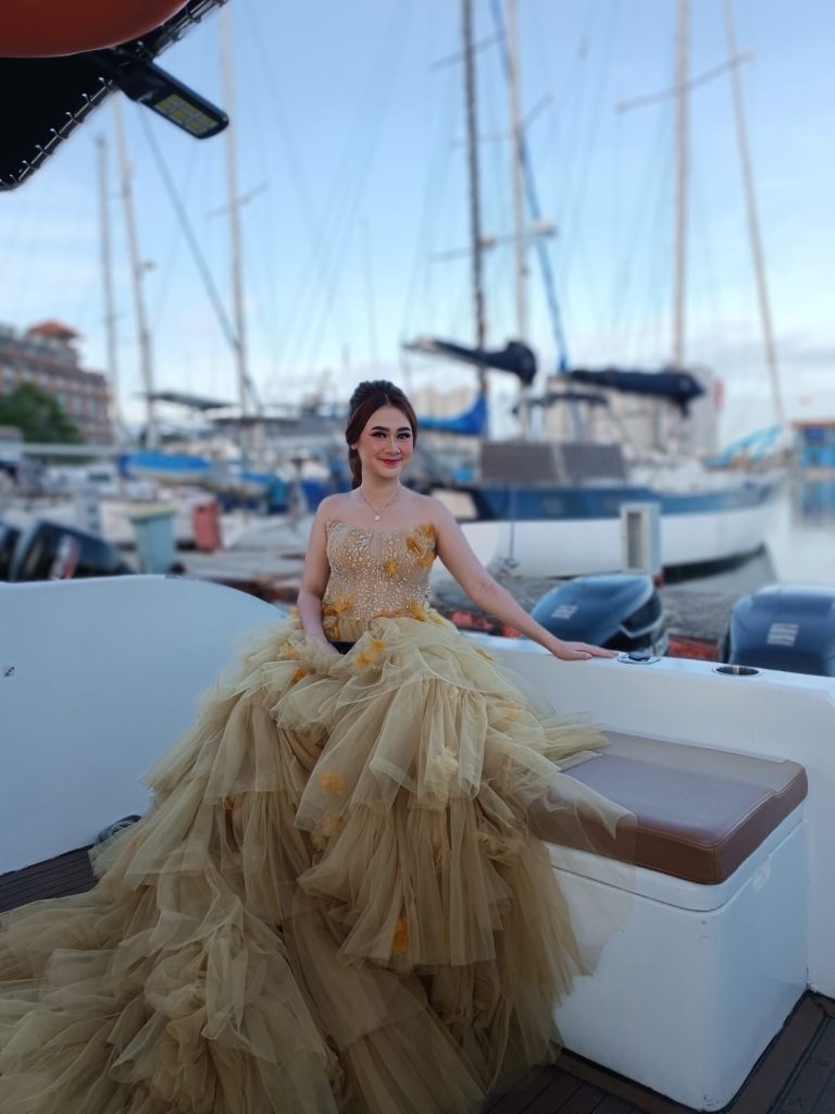 Prewedding boat