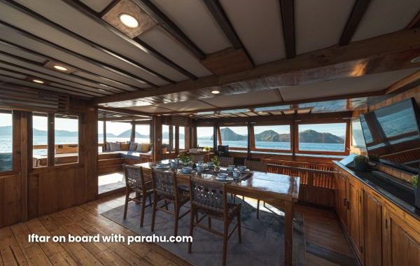 Buka puasa di atas kapal