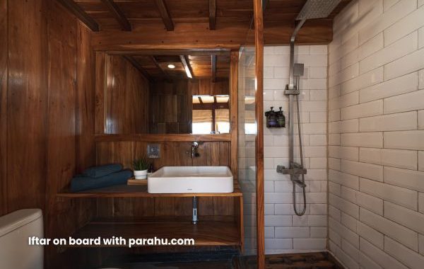 Buka puasa di atas kapal